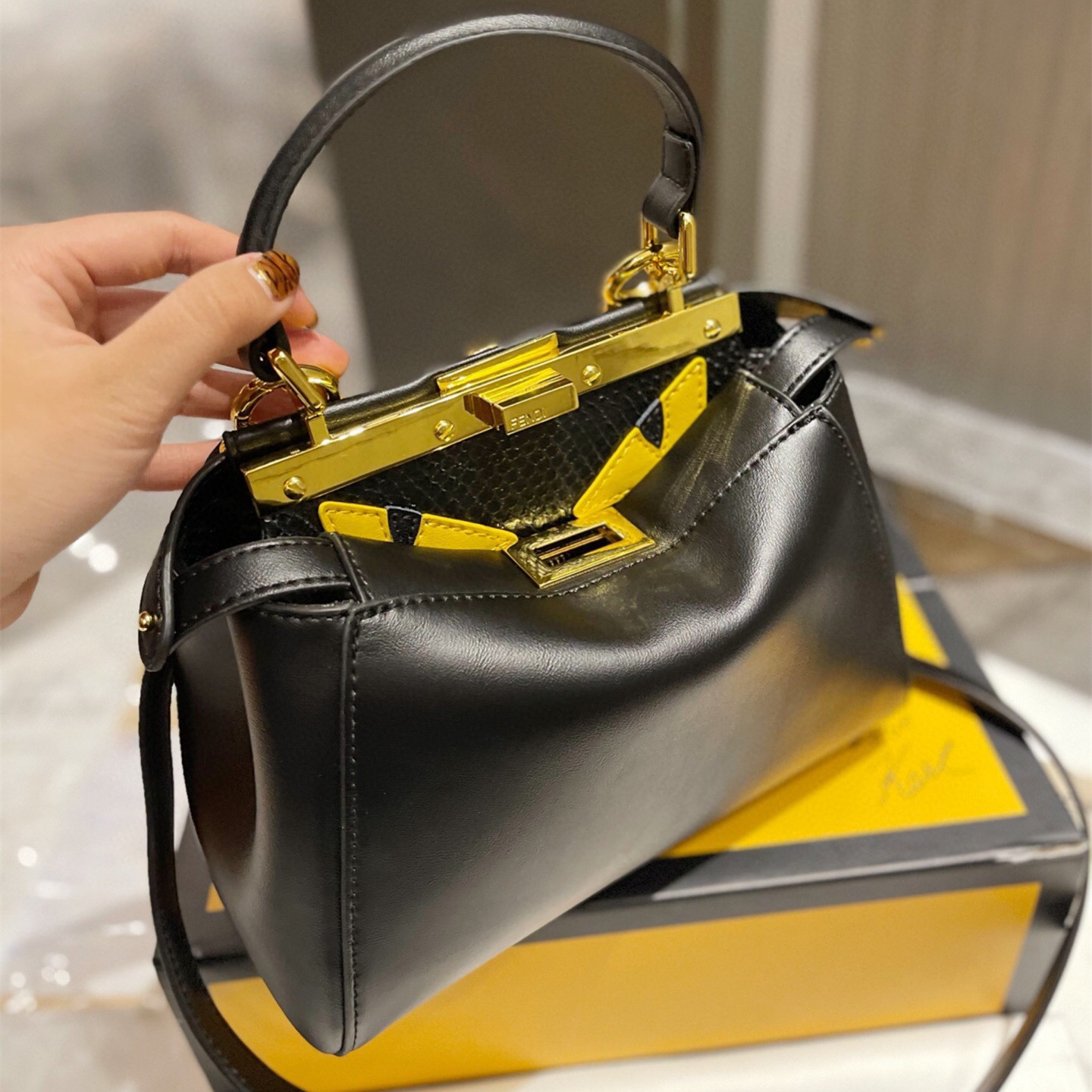 Peekaboo Small Bag Size:23cm