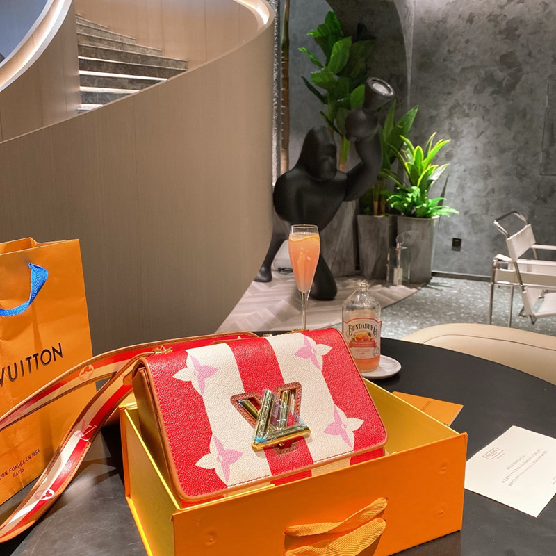 TWIST Colorwork Graffiti Fashion Twist Lock Design Women's Bag Size 23 * 17cm