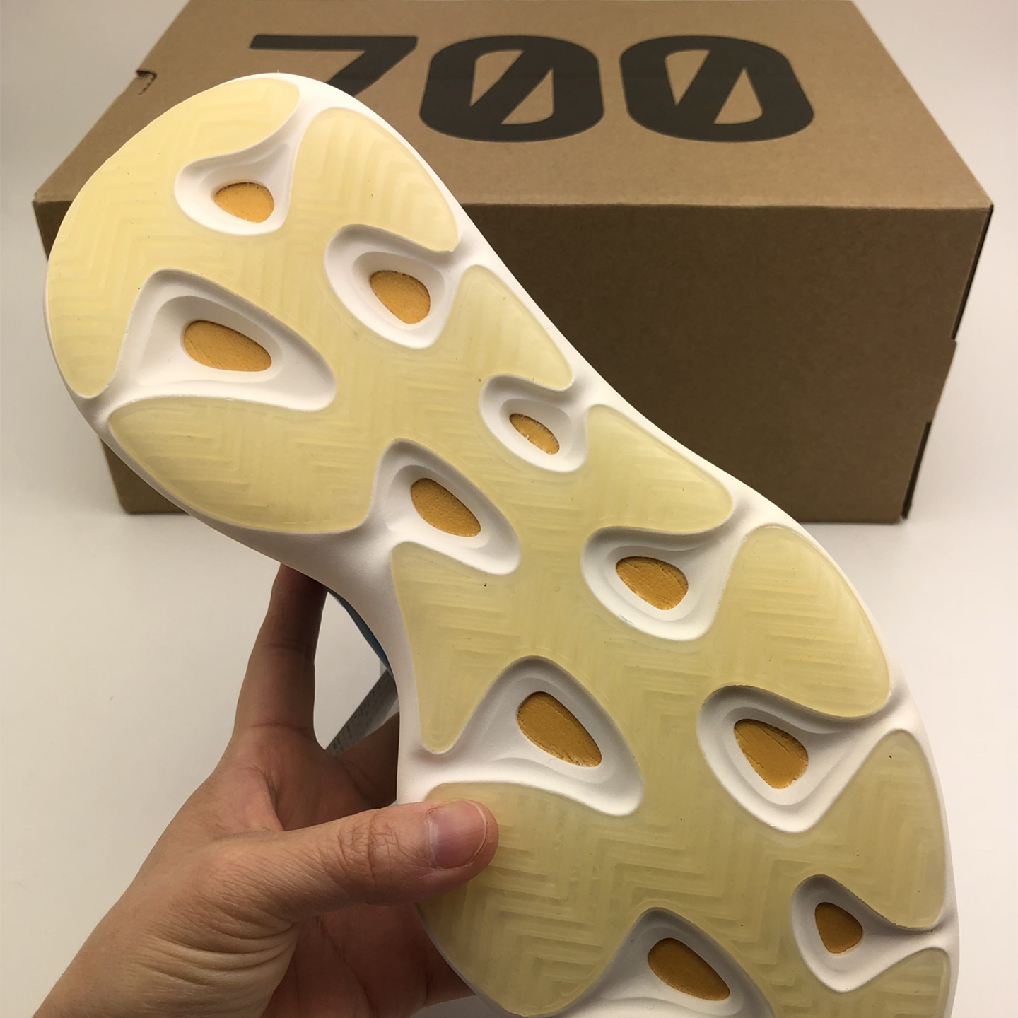 Yeezy Boost 700V3 EU36-EU46 / US3.5-US11