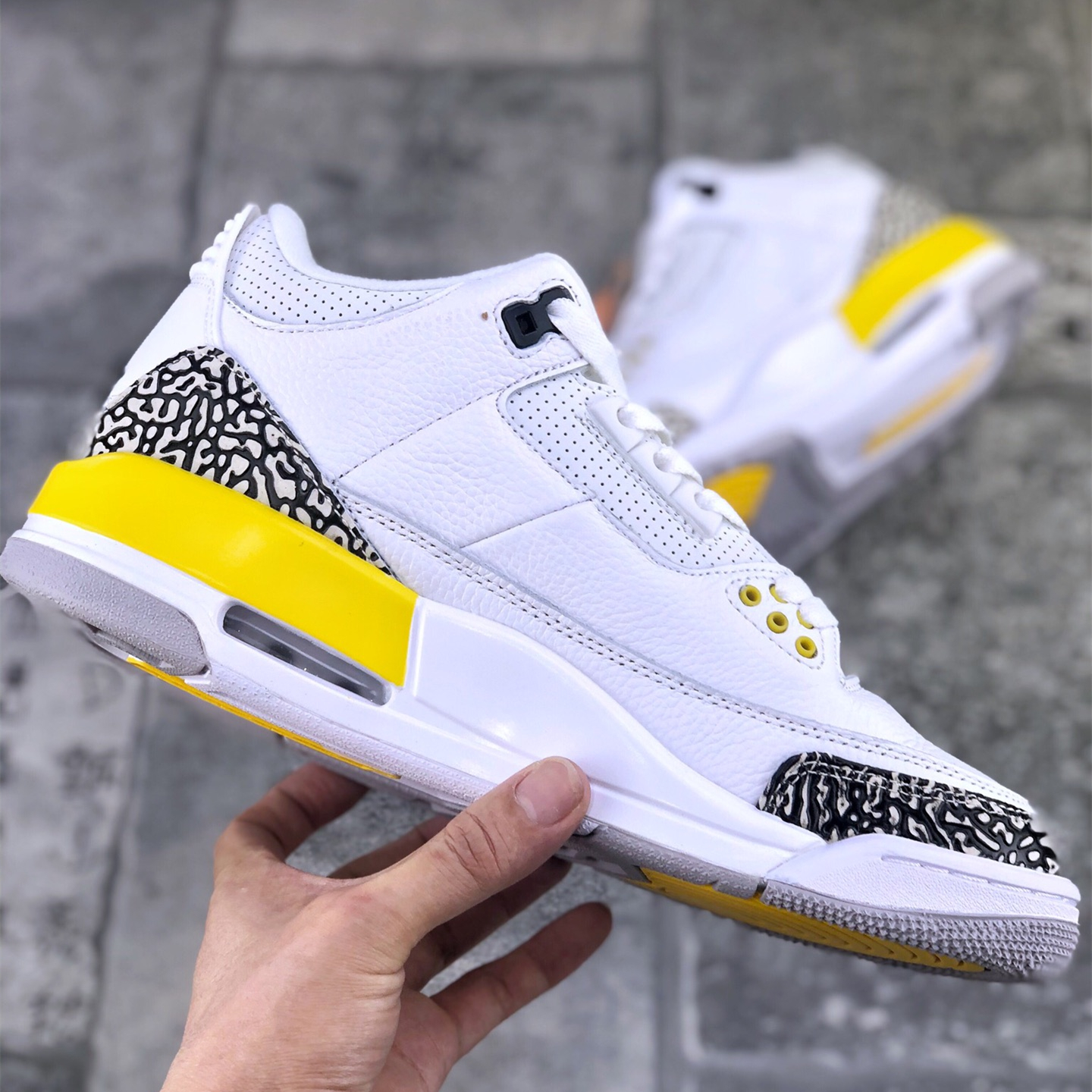 Air Jordan 3 WMNS “Laser Orange” Size:EU36-EU46/US4-US12