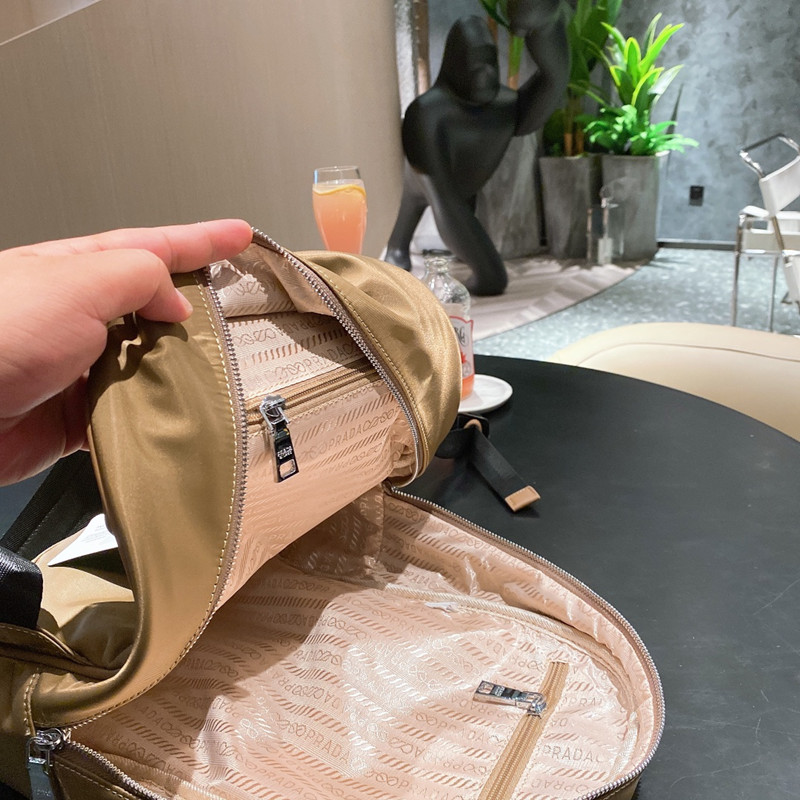 New Fashion Shoulder Backpack Practical and Comfortable Commuter Bag Size 28 * 10 * 34cm