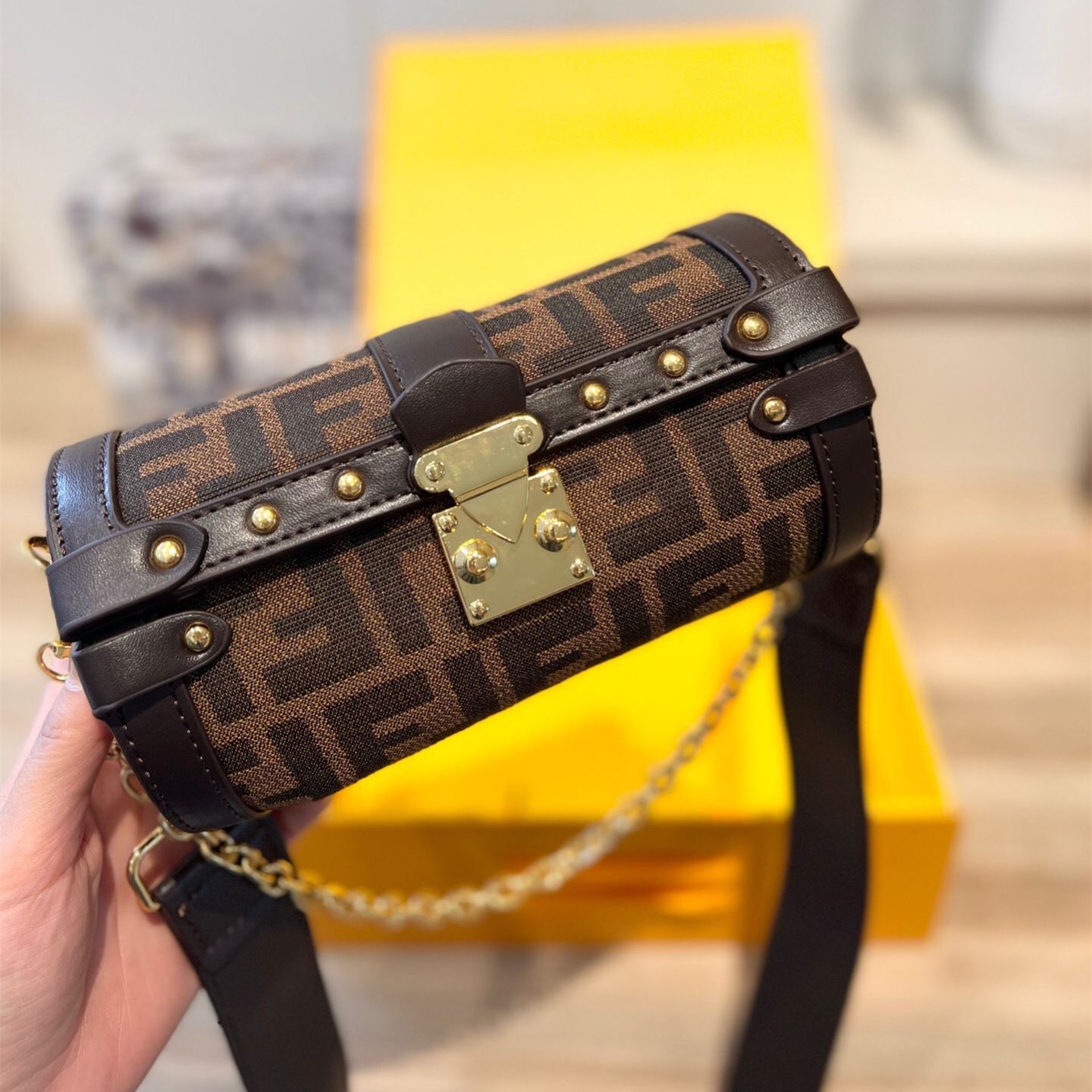 Bags size:20*10*10cm