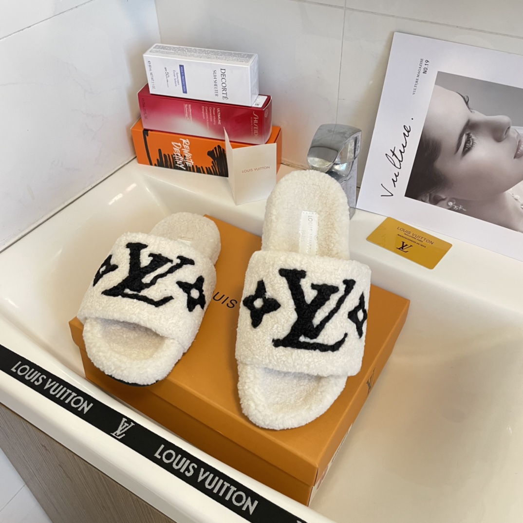 Plush slippers   size:EU35-EU42