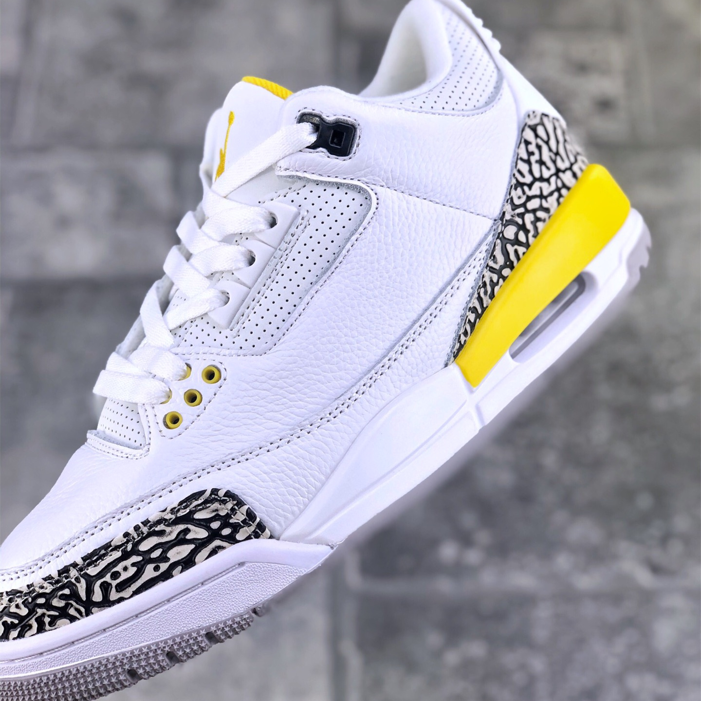 Air Jordan 3 WMNS “Laser Orange” Size:EU36-EU46/US4-US12