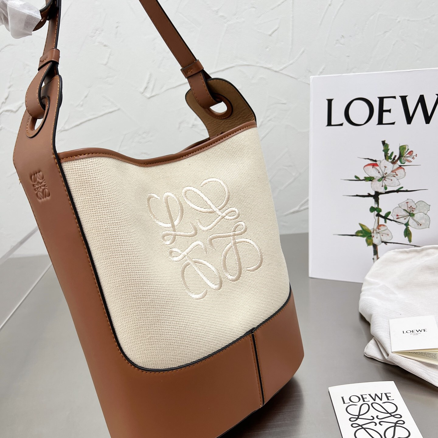 Hobo Anagram Bag Size:32*26*13CM