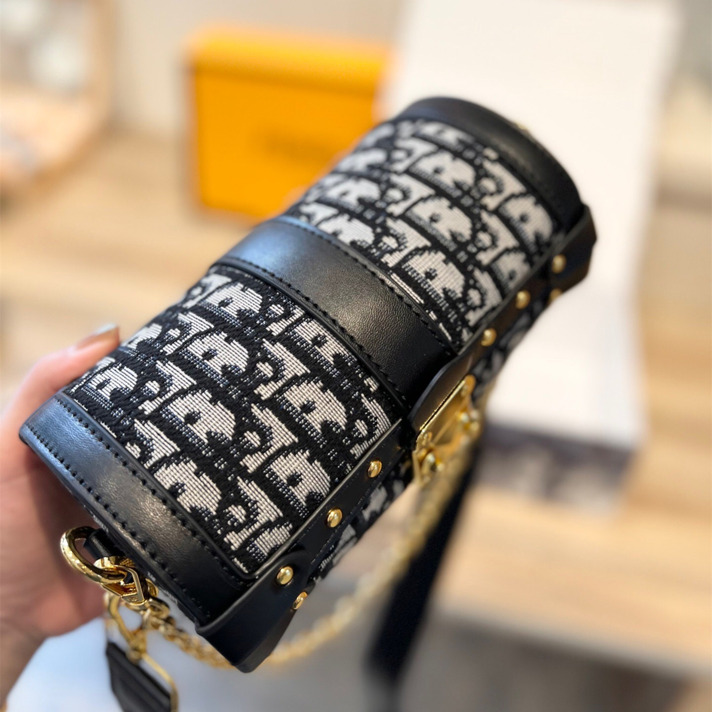 Bags size:20*10*10cm