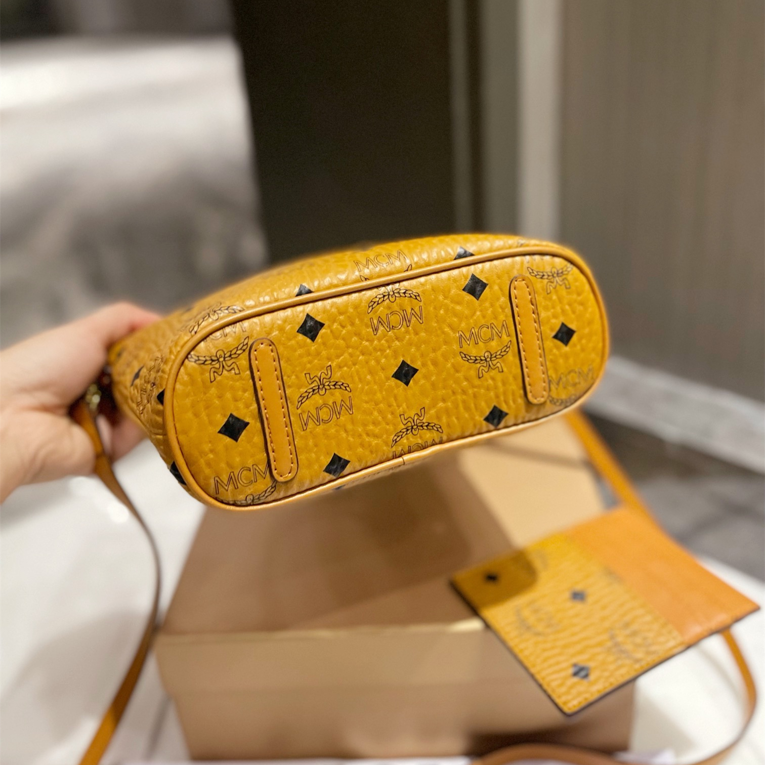 Bags 1:1 Size:20*19cm