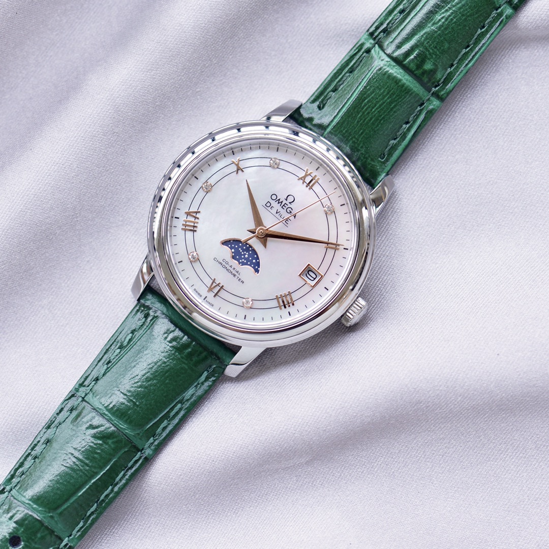 Quartz Watches ,The strap comes in your choice of 5 colors