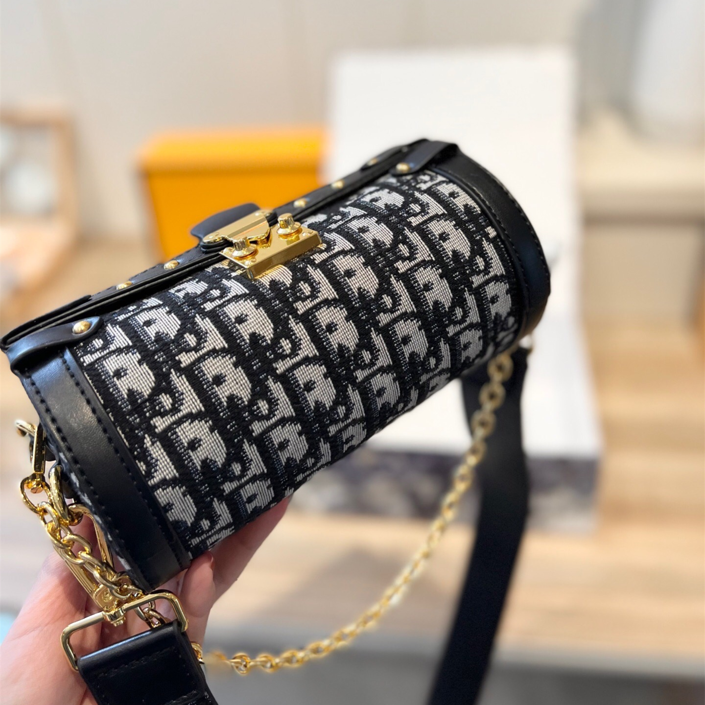 Bags size:20*10*10cm