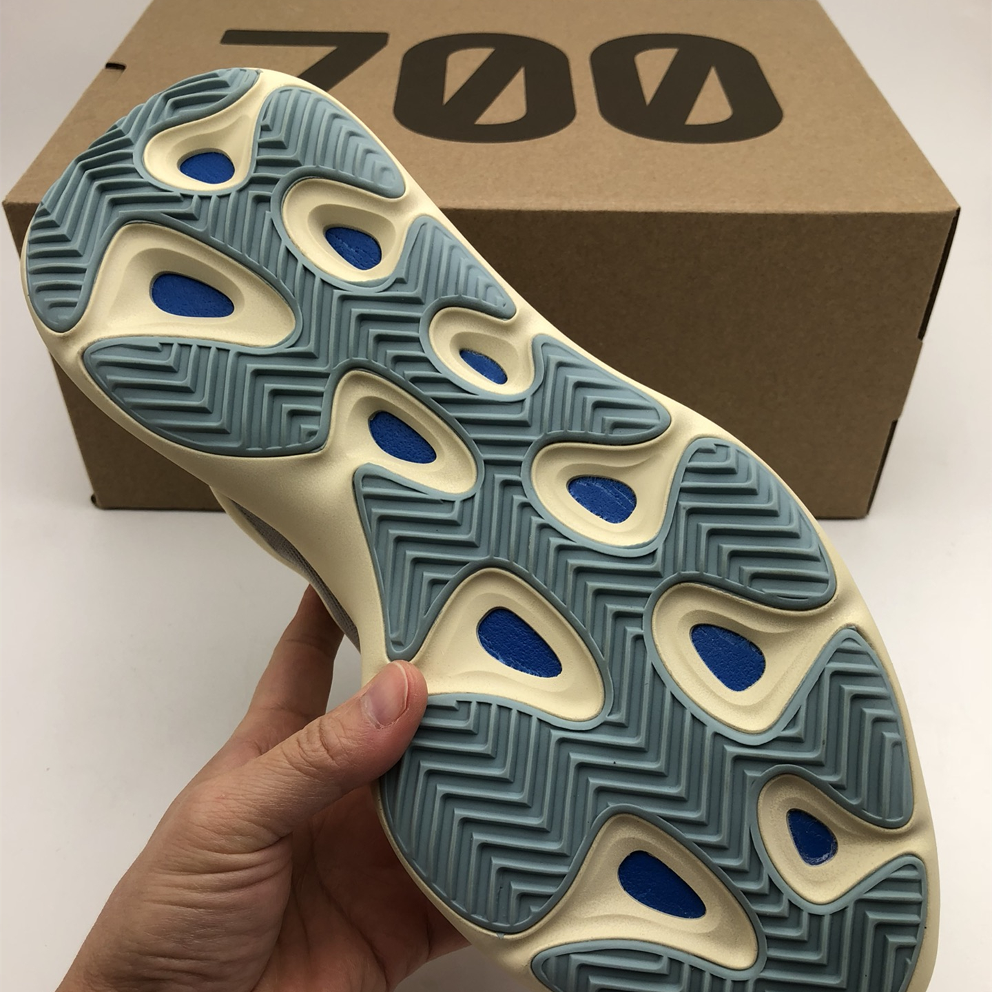 Yeezy Boost 700V3 EU36-EU46 / US3.5-US11