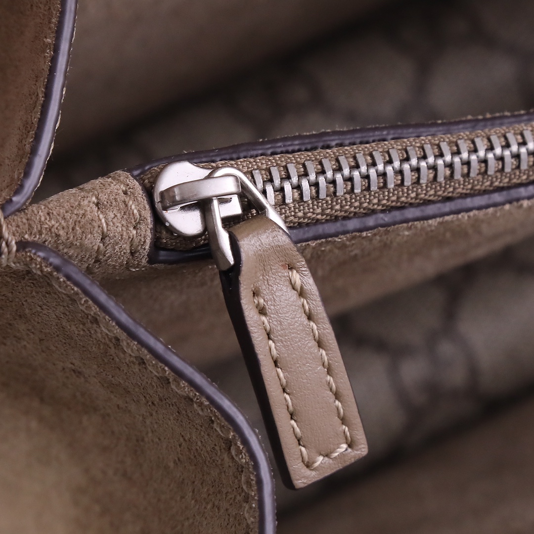 Bag 3 Colors Size: 28*18*9cm