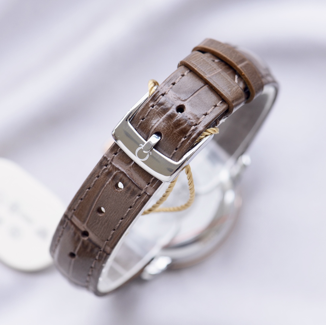 Quartz Watches ,The strap comes in your choice of 5 colors