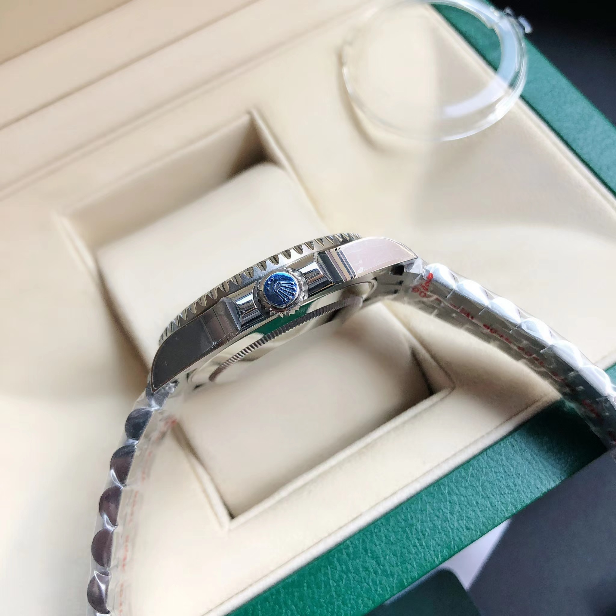 316 Stainless Steel Case With Scratch-resistant Sapphire Crystal