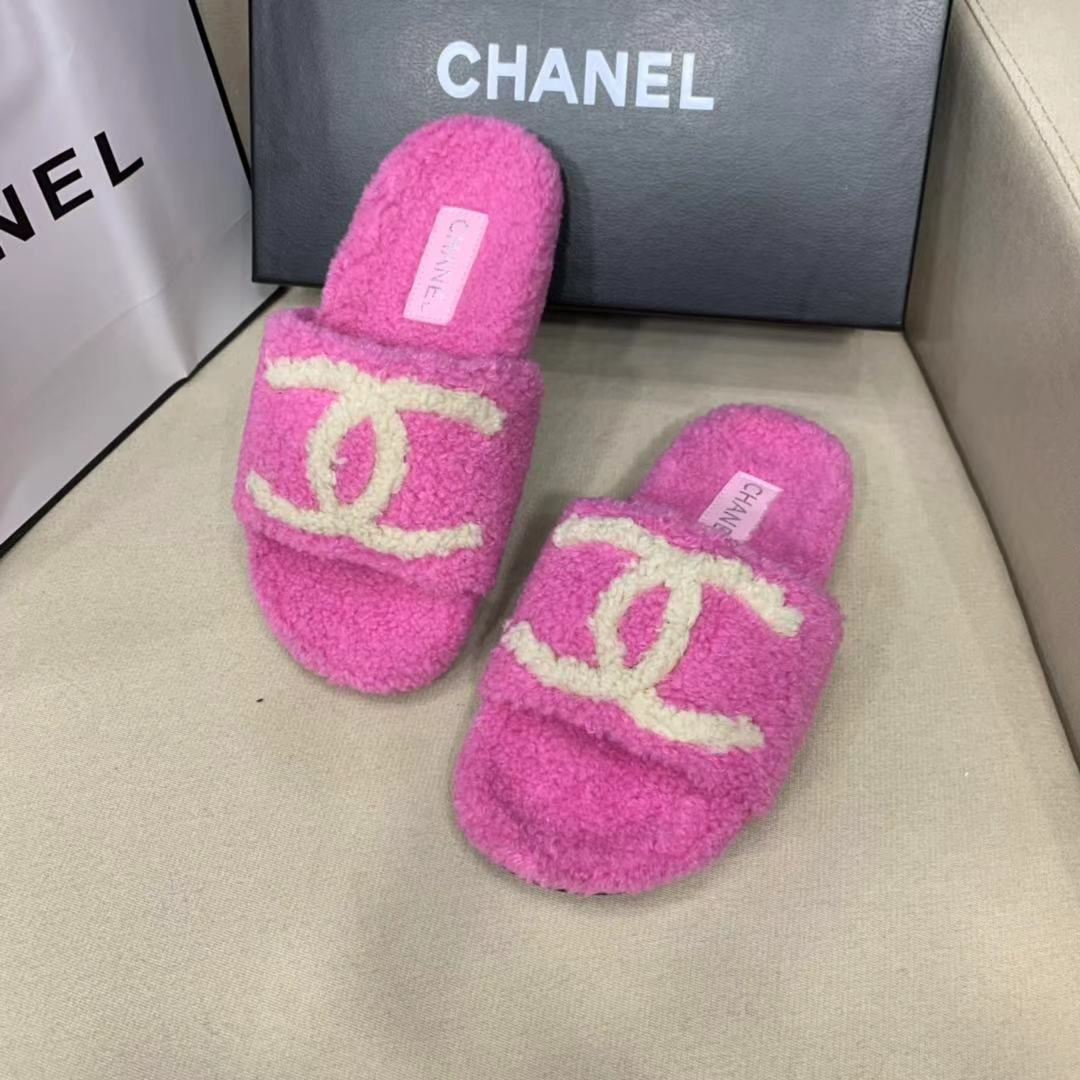 Plush slippers   size:EU35-EU42