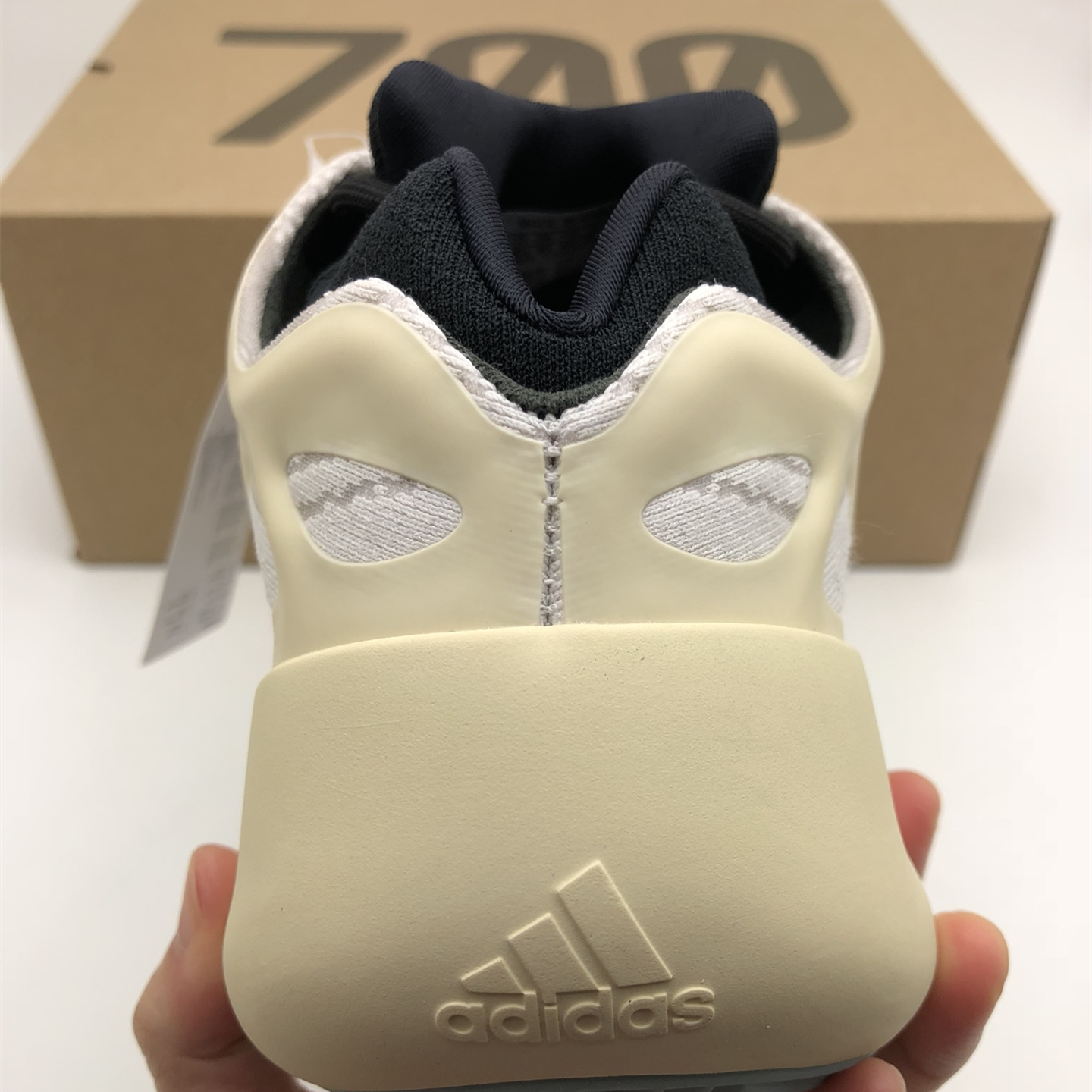 Yeezy Boost 700V3 EU36-EU46 / US3.5-US11