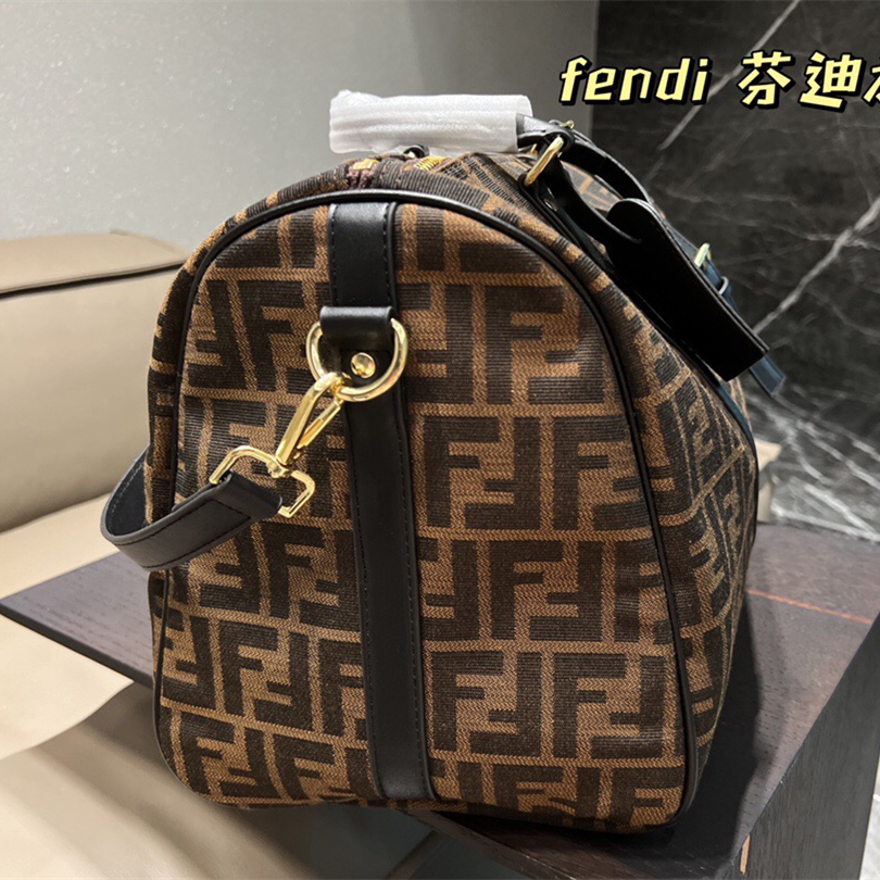Travel bag size:44*26cm