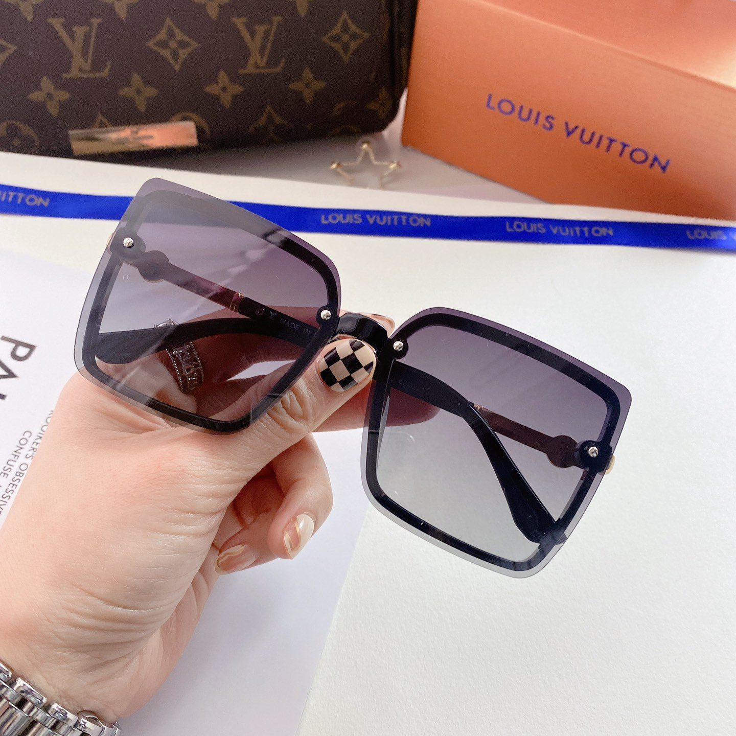 Men's And Women's Sunglasses 2 Colors