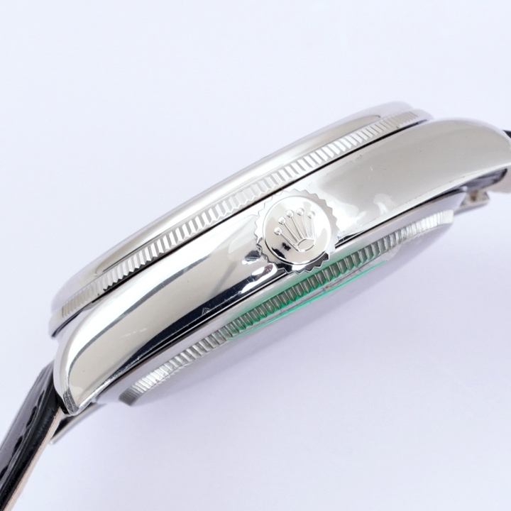 EW Cellini Log 39 diameter 39 mm, thickness 12.5 mm.