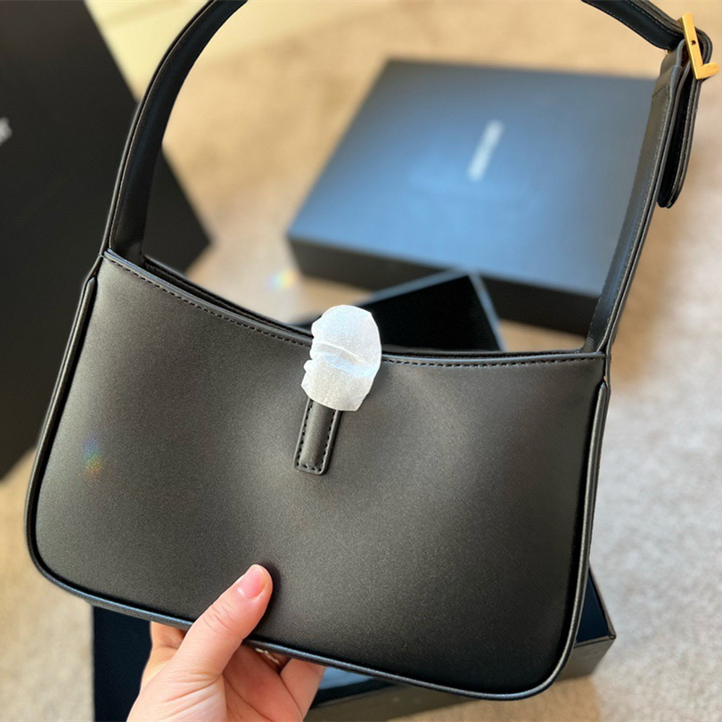 Le 5a7 Size:24×16×6cm