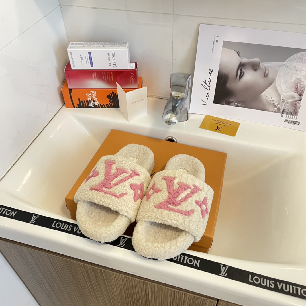 Plush slippers   size:EU35-EU42