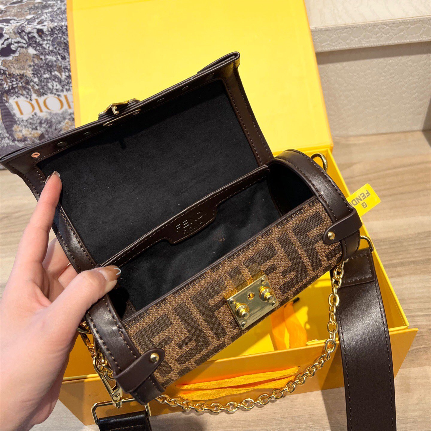 Bags size:20*10*10cm