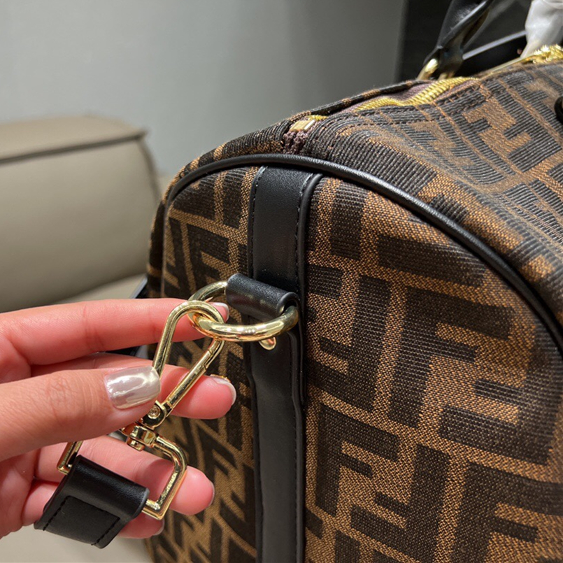 Travel bag size:44*26cm