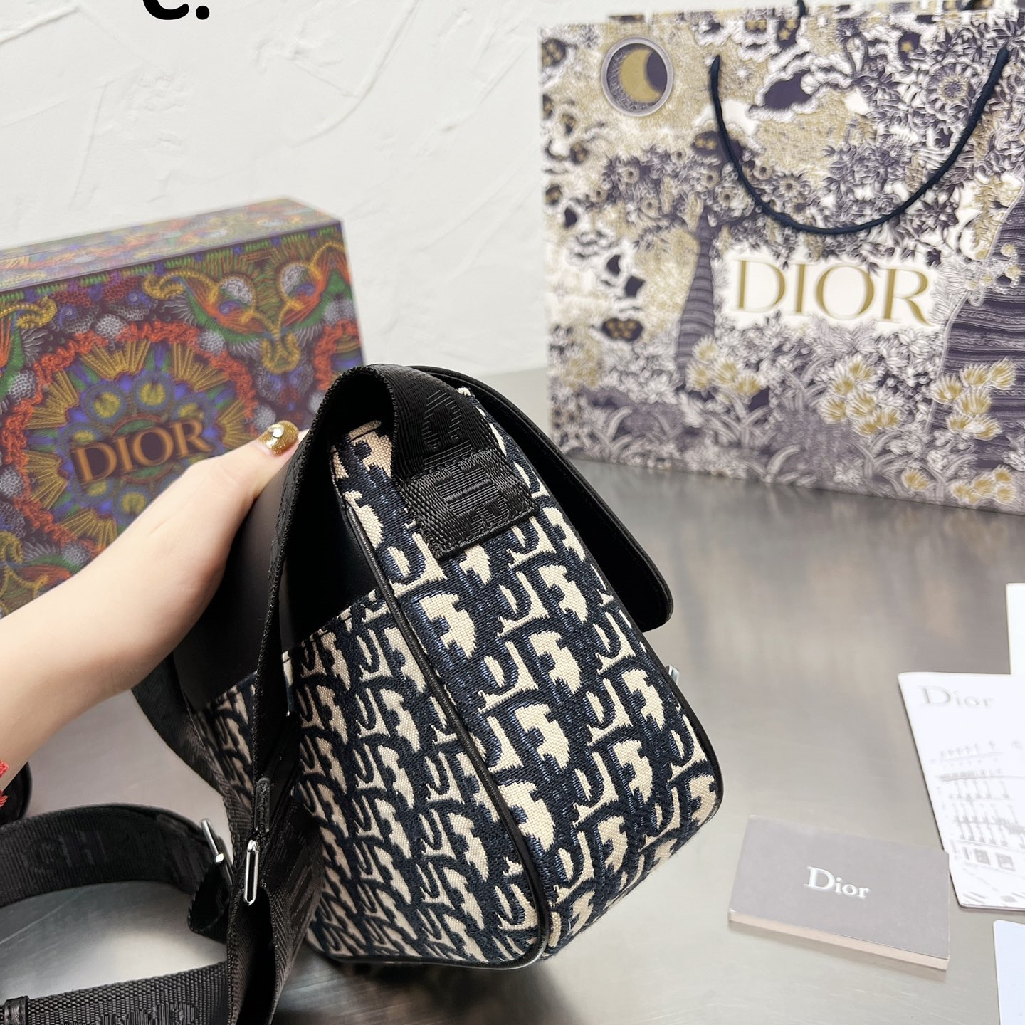 2022 New MESSENGER Oblique bag size:22*18cm