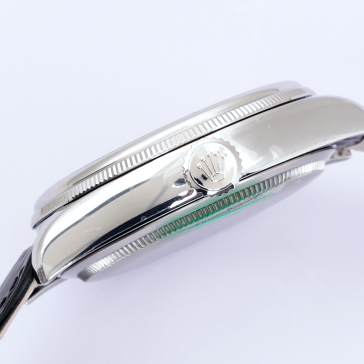 EW Cellini Log 39 diameter 39 mm, thickness 12.5 mm.