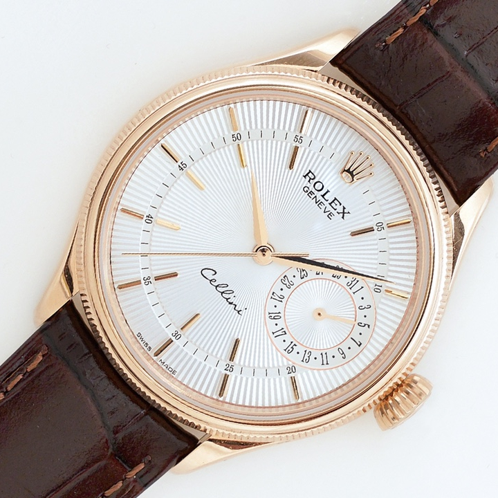 EW Cellini Log 39 diameter 39 mm, thickness 12.5 mm.