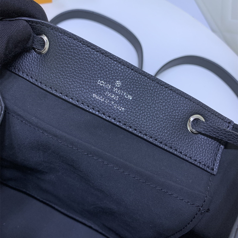 Lockme Shoulder Bag Ladies Fashion Backpack Schoolbag Size 22 * 28 * 13 cm