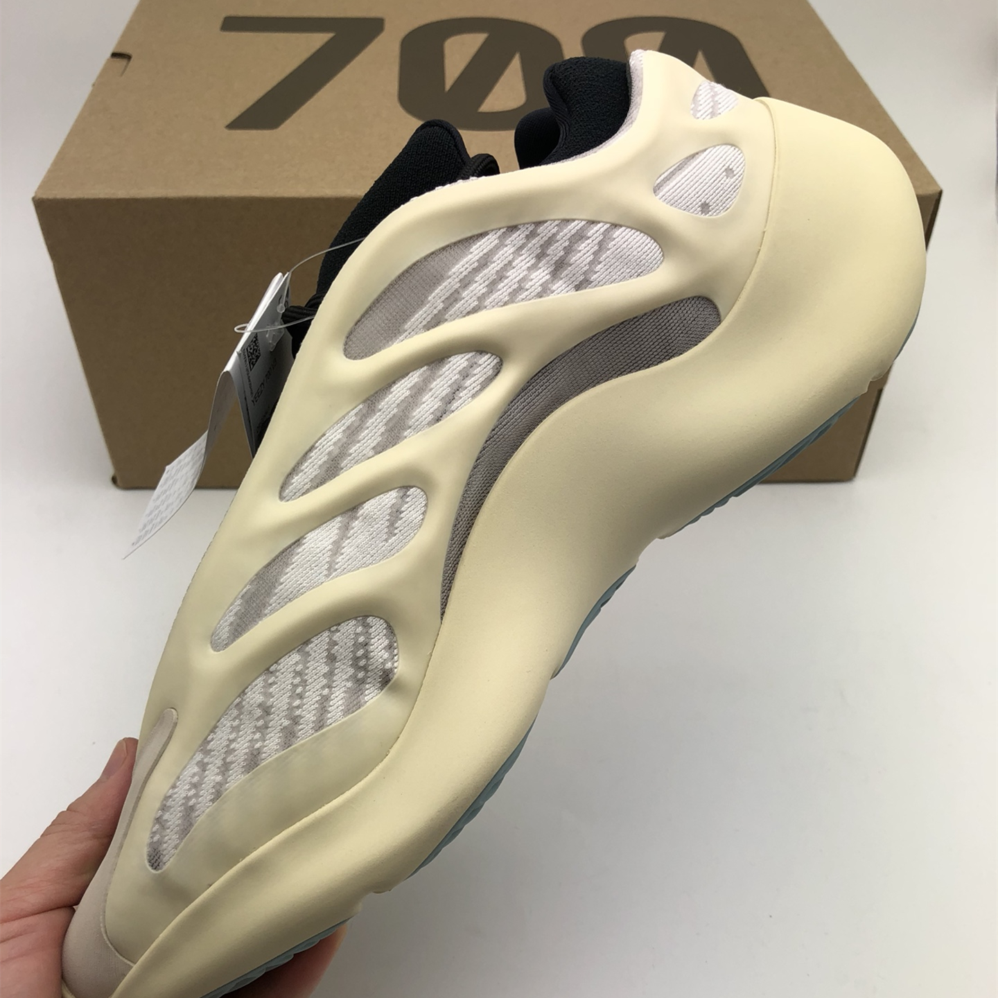 Yeezy Boost 700V3 EU36-EU46 / US3.5-US11