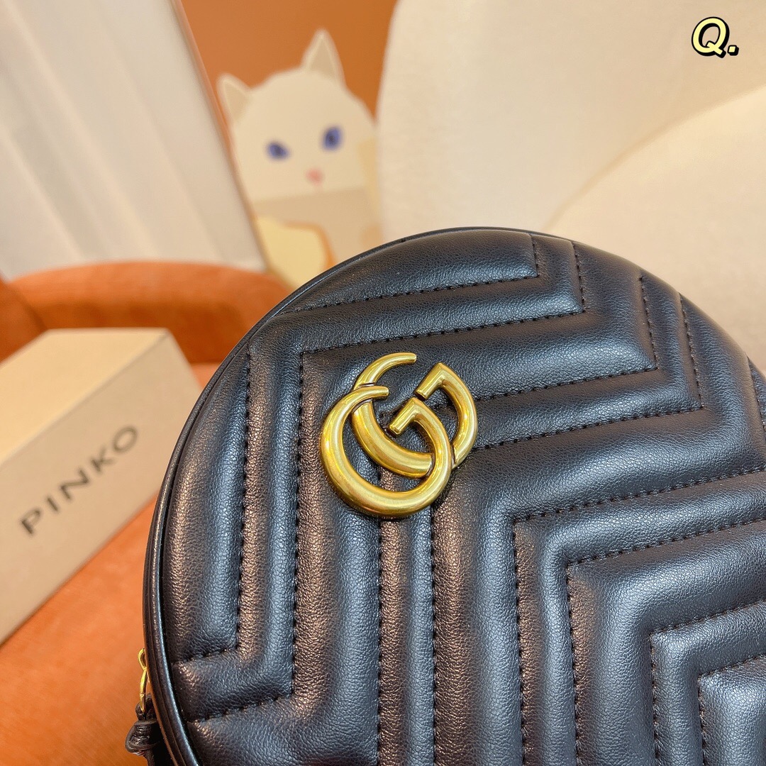 Bags Size: 19*7*19cm