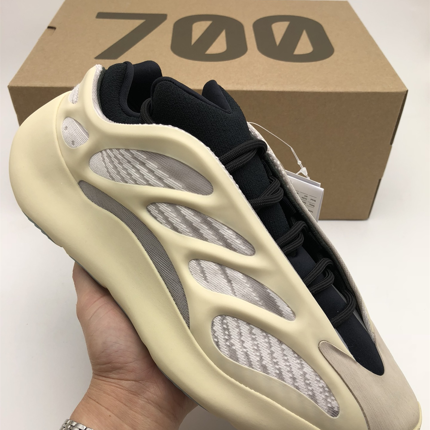 Yeezy Boost 700V3 EU36-EU46 / US3.5-US11