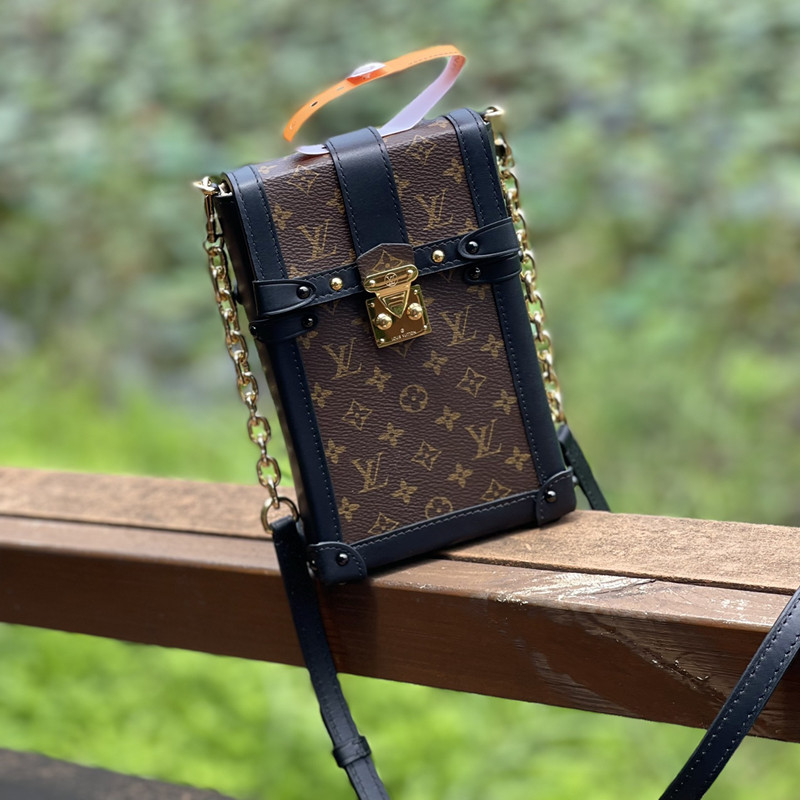 Trunk Vertical Chain Bag Mobile Phone Bag Size11*17.5*3.5cm