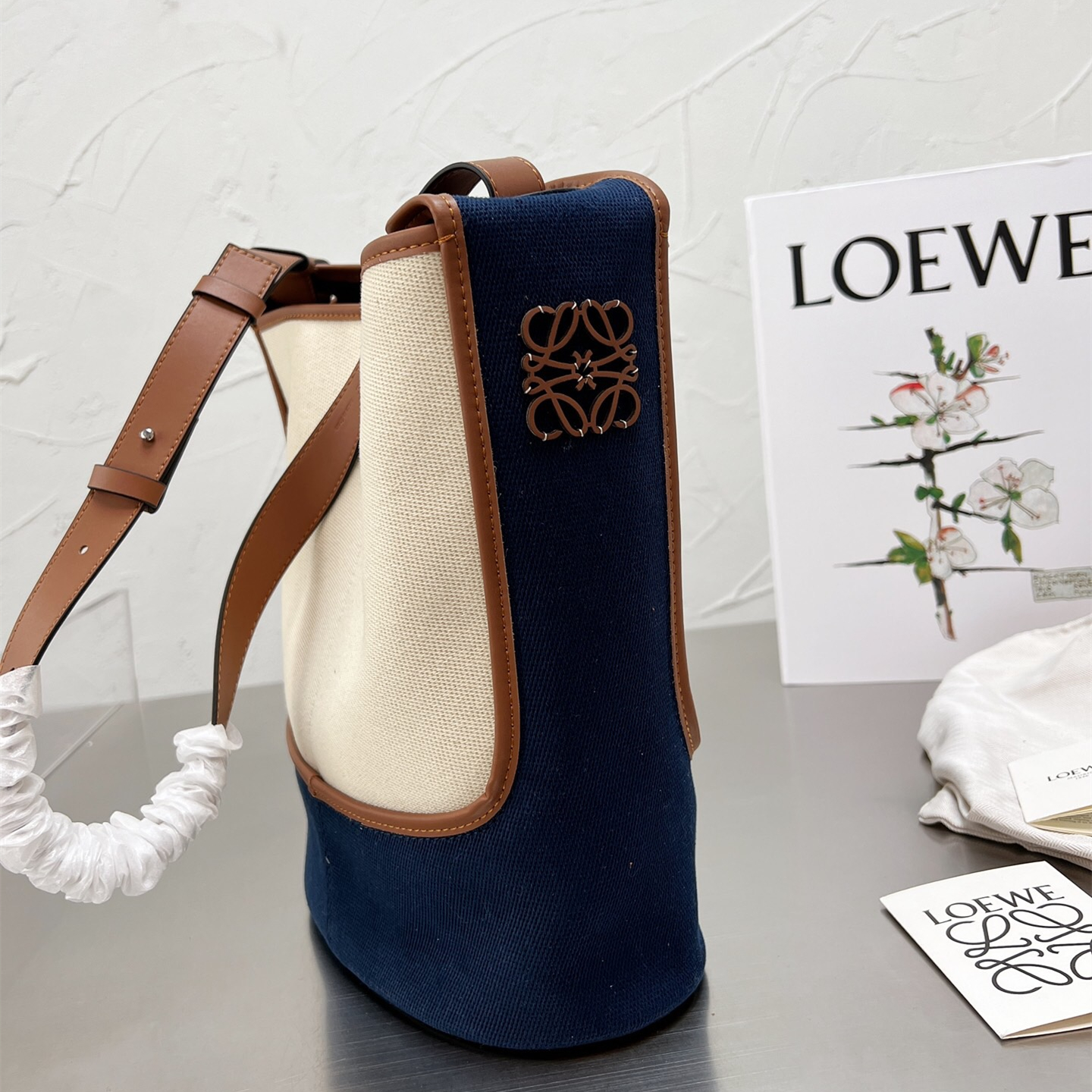 Hobo Anagram Bag Size：30*27CM