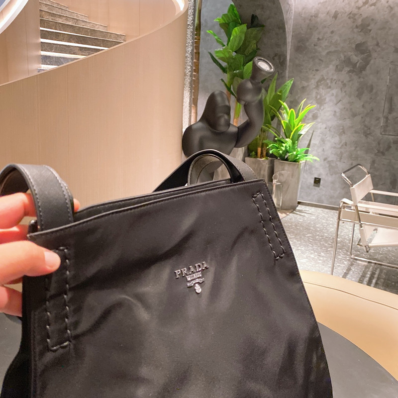 Women's Casual Nylon Waterproof Cloth Bag Size 40 * 15 * 38cm