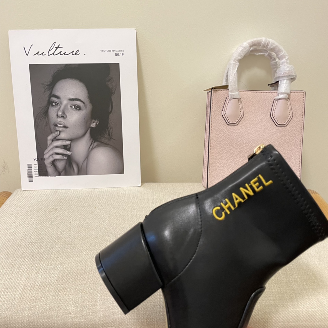 Embroidered letter women  ankle boots INS 2022 new fashion