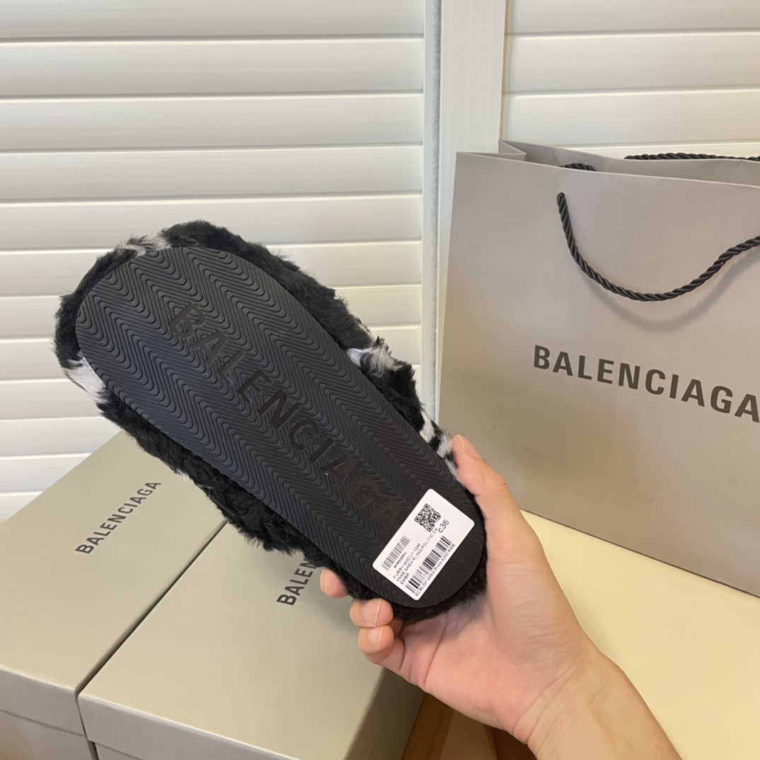 Plush slippers  women shoes size:EU35-EU41