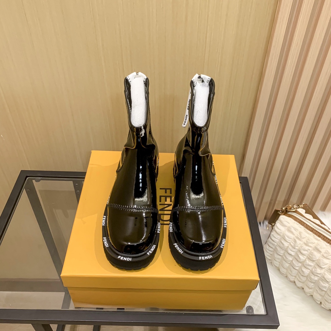 women letters boots  2022 new fashion shoes