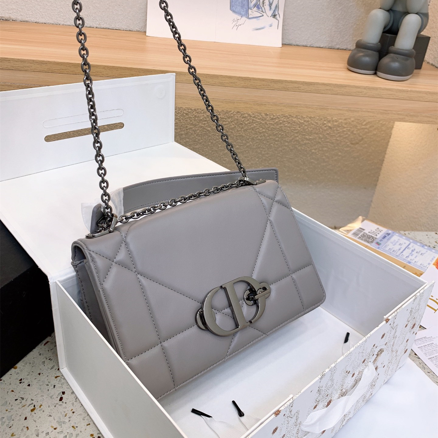 New bag 30 MONTAIGNE    Size:25*14cm