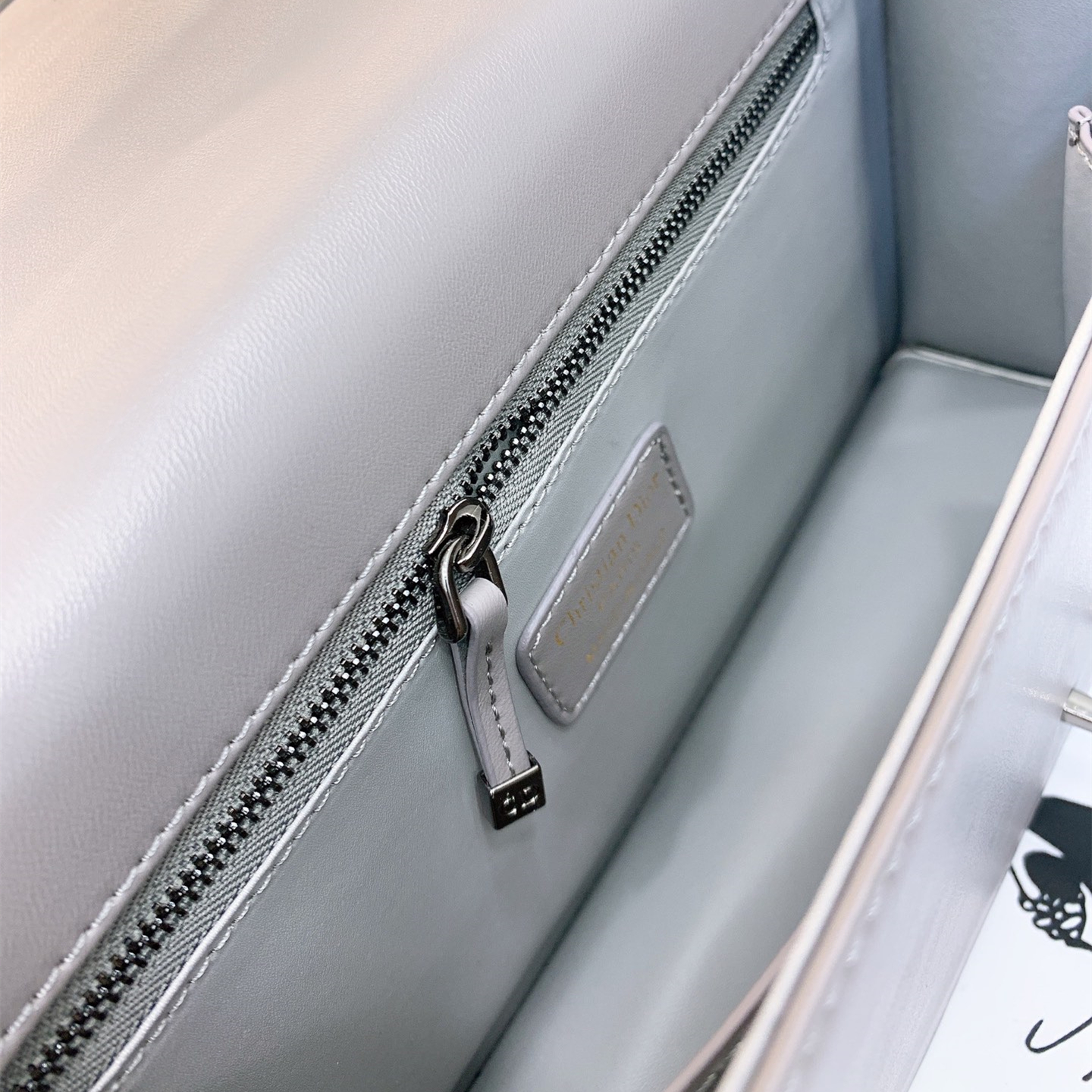 New bag 30 MONTAIGNE    Size:25*14cm