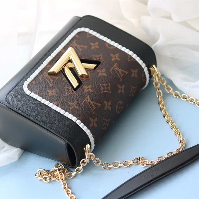 Twist Medium Handbag bag Size 23*18*8cm