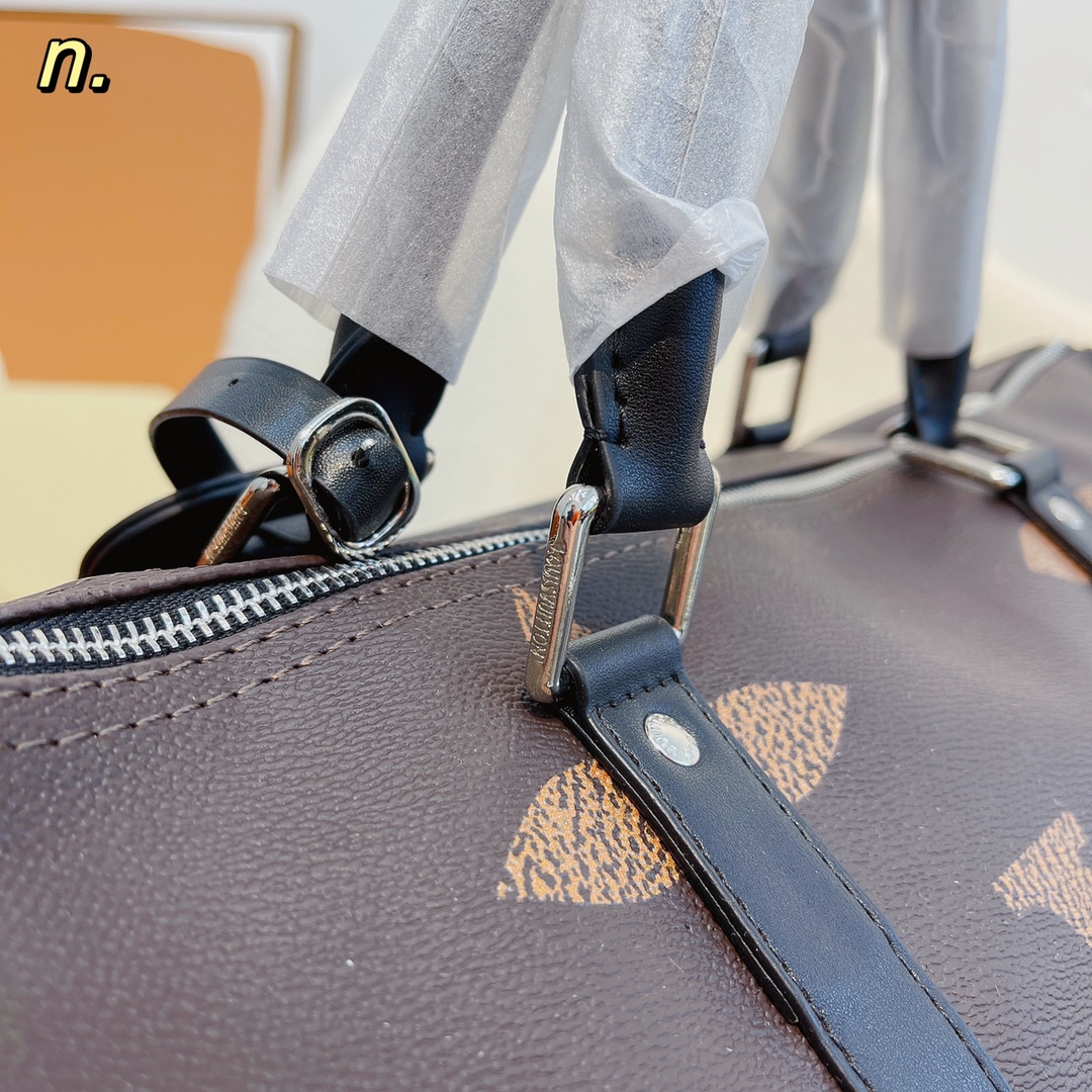 Travel bag size:50*23*28cm