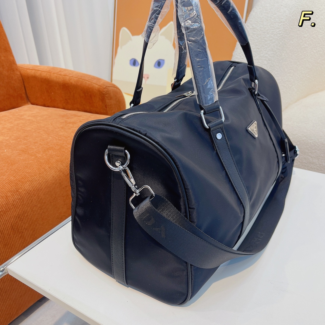 Travel bag  size:45 *22*25cm