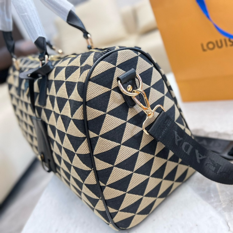 Travel bag  size:45 *26cm