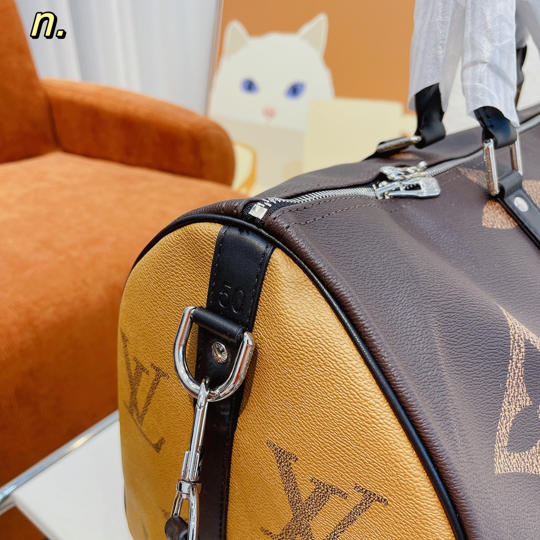 Travel bag size:50*23*28cm