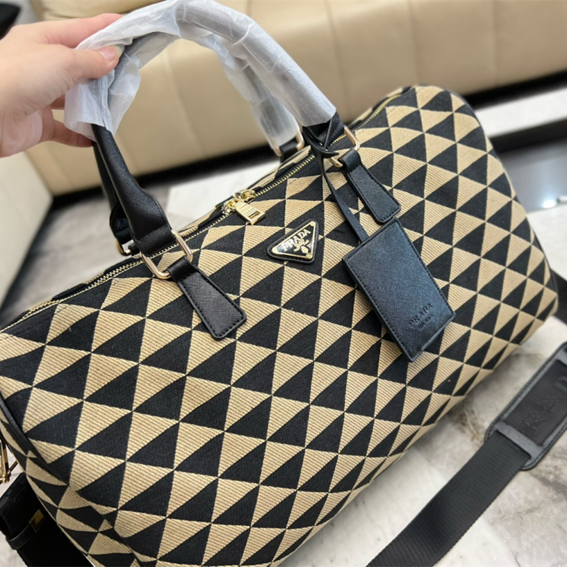 Travel bag  size:45 *26cm