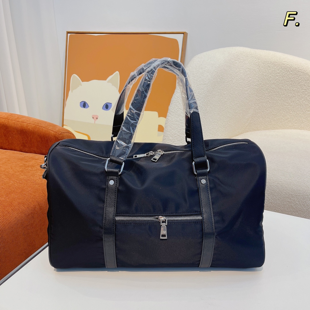 Travel bag  size:45 *22*25cm