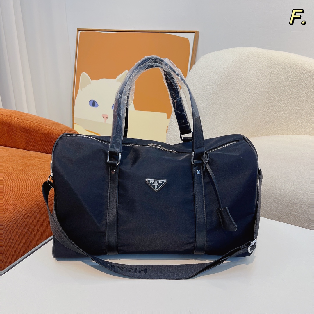 Travel bag  size:45 *22*25cm