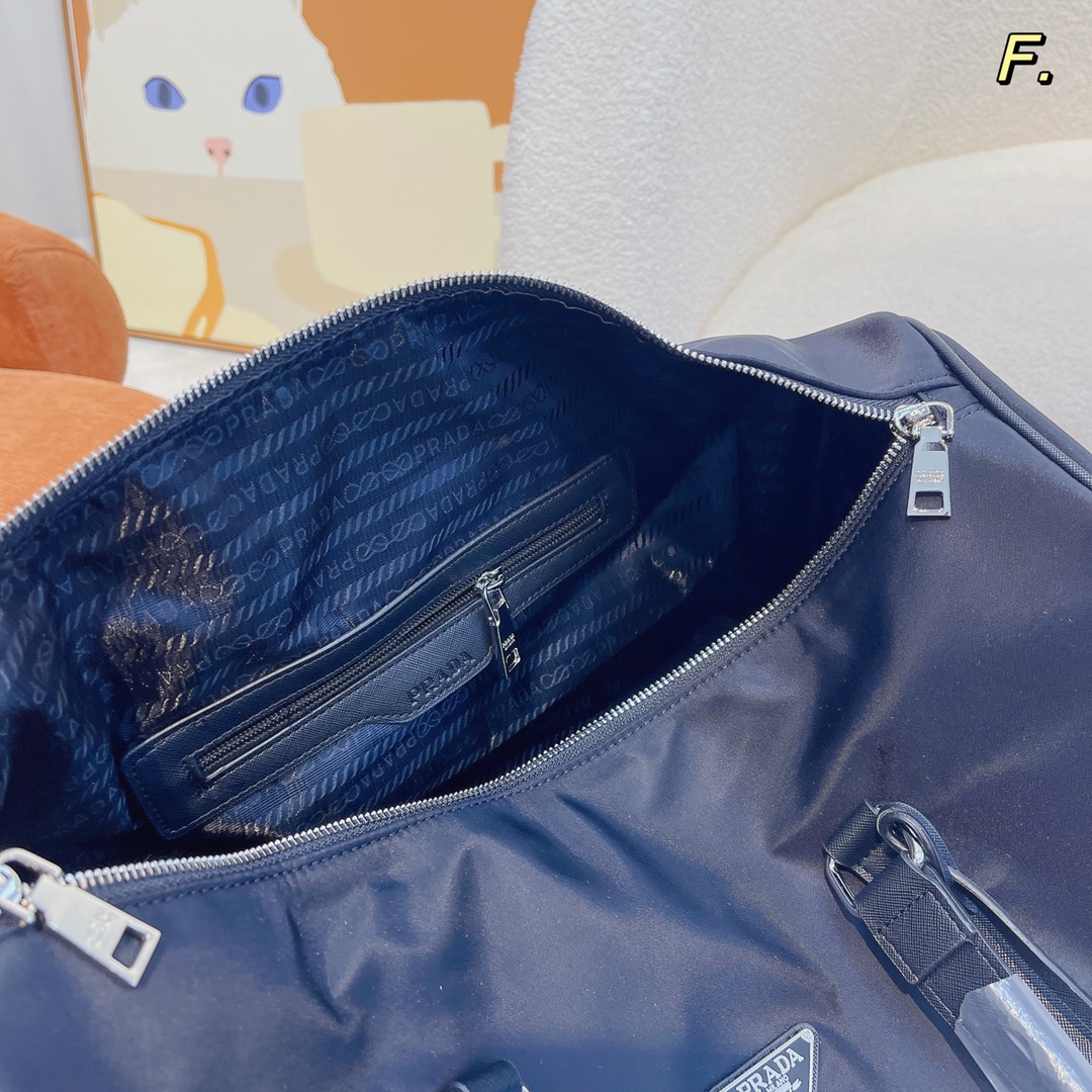 Travel bag  size:45 *22*25cm